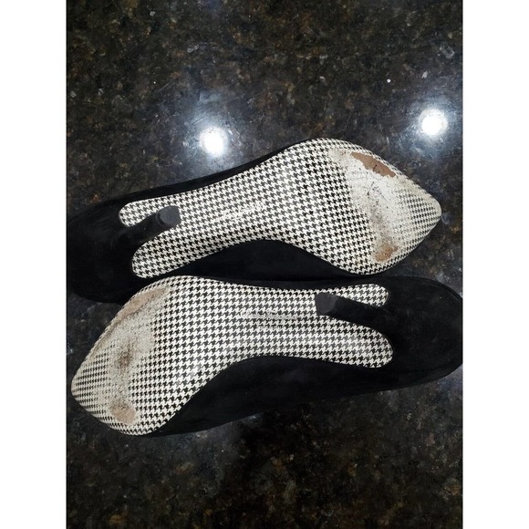 Salvatore Ferragamo Women's Black & Gold Toe More Suede Chain Cap-Toe Pumps 10 - Picture 12 of 14